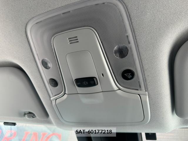 Toyota PRIUS 2018-01 8008510-3