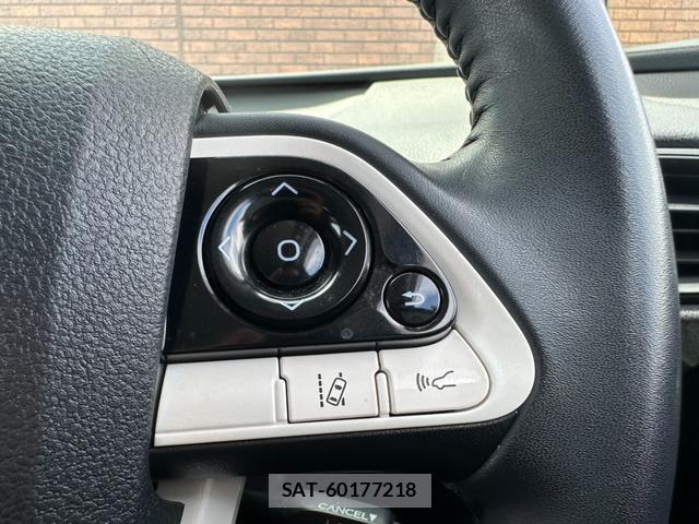 Toyota PRIUS 2018-01 8008510-5