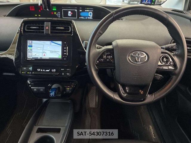 Toyota PRIUS 2021-06 8009336-2
