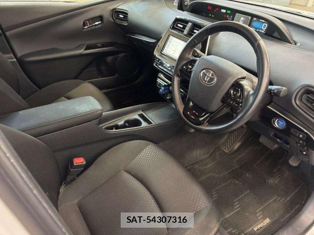Toyota PRIUS 2021-06 8009336-5