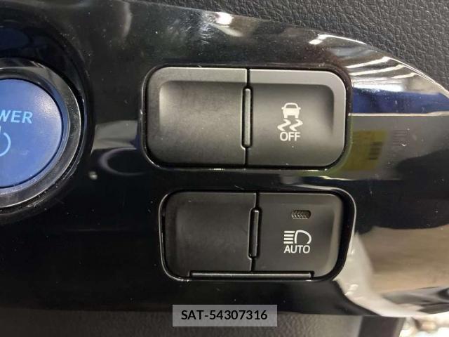 Toyota PRIUS 2021-06 8009336-9