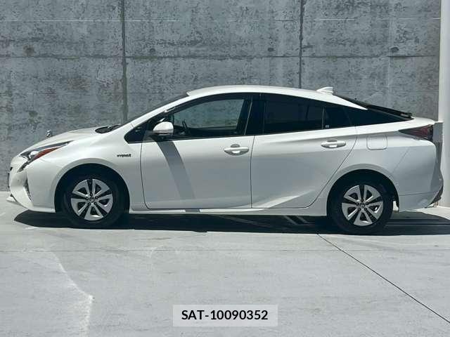 Toyota PRIUS 2016-01 8010342-2