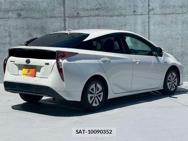 Toyota PRIUS 2016-01 8010342-3