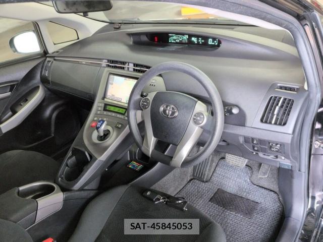 Toyota PRIUS 2015-03 8010482-2