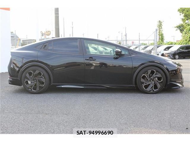 Toyota PRIUS 2023-06 8010797-7