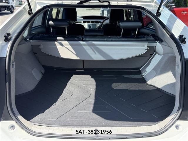 Toyota PRIUS 2013-02 8010876-10