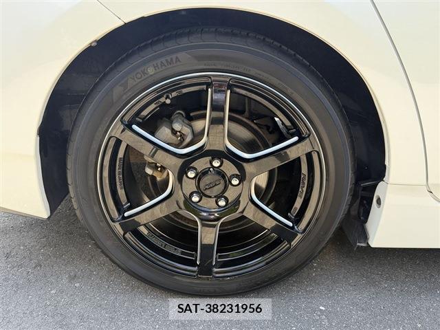 Toyota PRIUS 2013-02 8010876-14