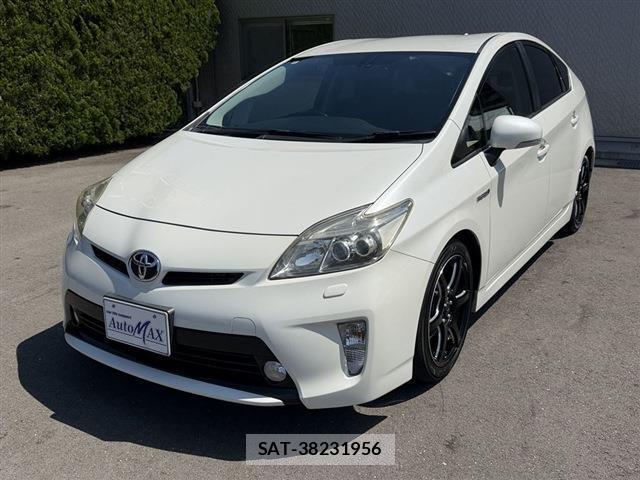 Toyota PRIUS 2013-02 8010876-18