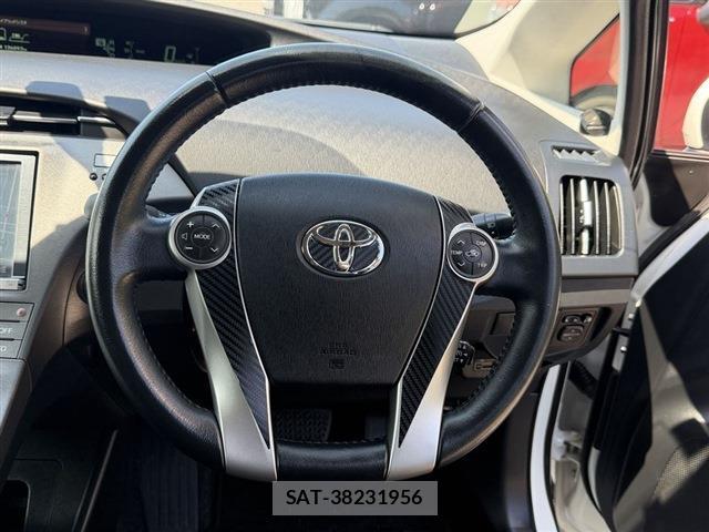 Toyota PRIUS 2013-02 8010876-19