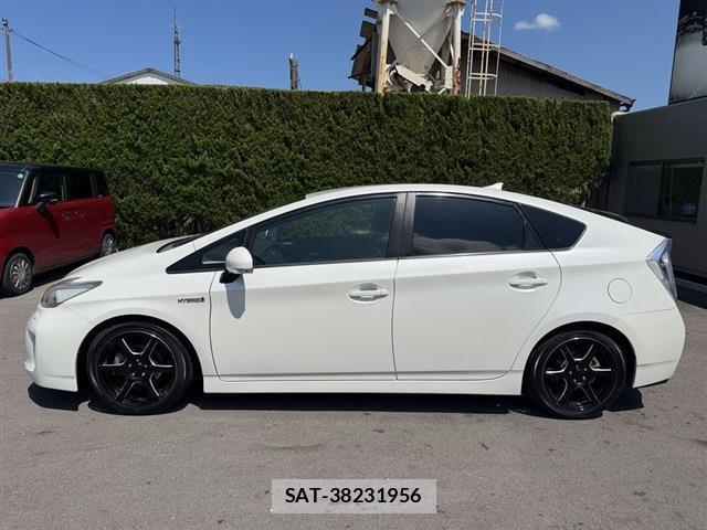 Toyota PRIUS 2013-02 8010876-2