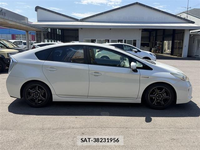 Toyota PRIUS 2013-02 8010876-3