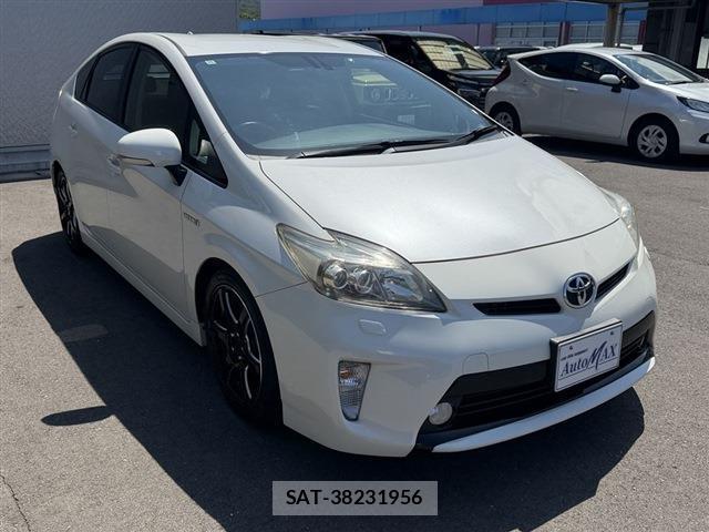 Toyota PRIUS 2013-02 8010876-5