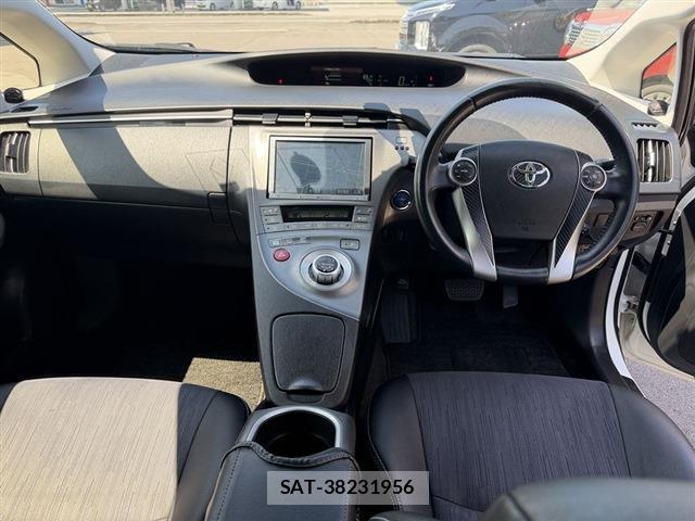 Toyota PRIUS 2013-02 8010876-6