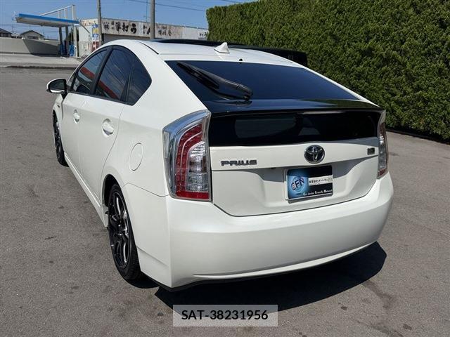 Toyota PRIUS 2013-02 8010876-9