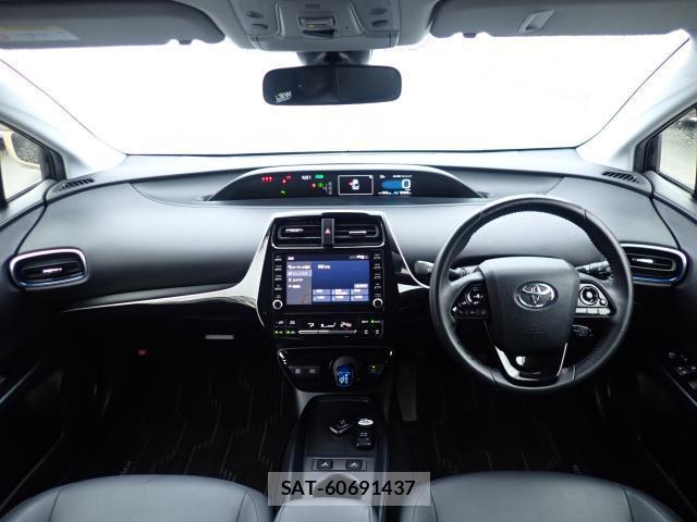 Toyota PRIUS 2021-11 8010898-1