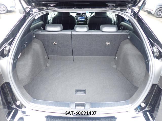 Toyota PRIUS 2021-11 8010898-10