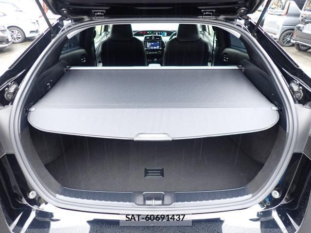 Toyota PRIUS 2021-11 8010898-12