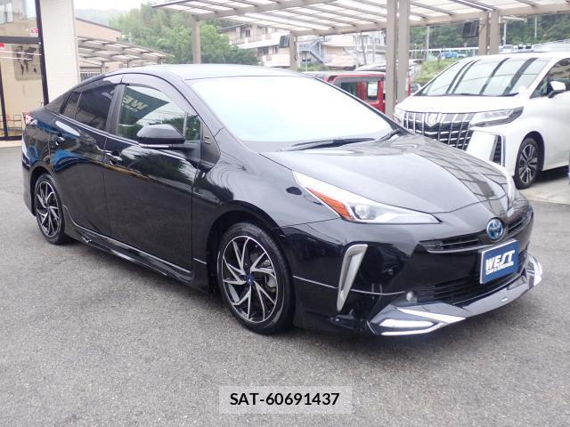 Toyota PRIUS 2021-11 8010898-15