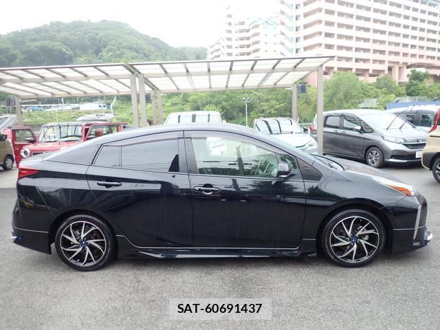 Toyota PRIUS 2021-11 8010898-16