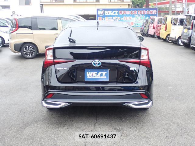 Toyota PRIUS 2021-11 8010898-18