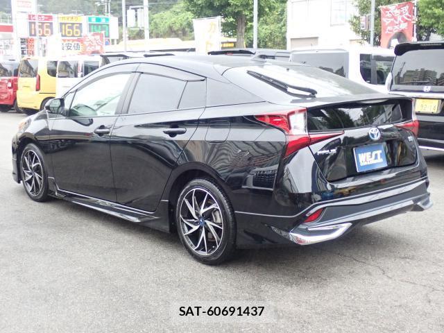 Toyota PRIUS 2021-11 8010898-19