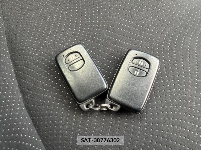 Toyota PRIUS 2012-11 8011118-13
