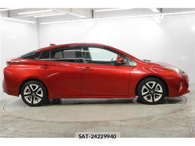 Toyota PRIUS 2016-04 8011331-3
