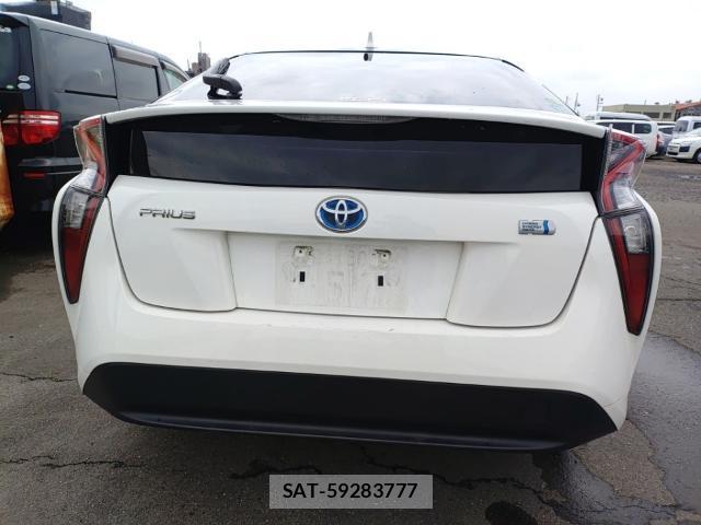 Toyota PRIUS 2017-07 8012095-1