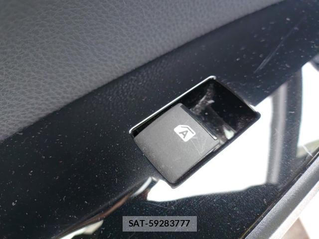 Toyota PRIUS 2017-07 8012095-12