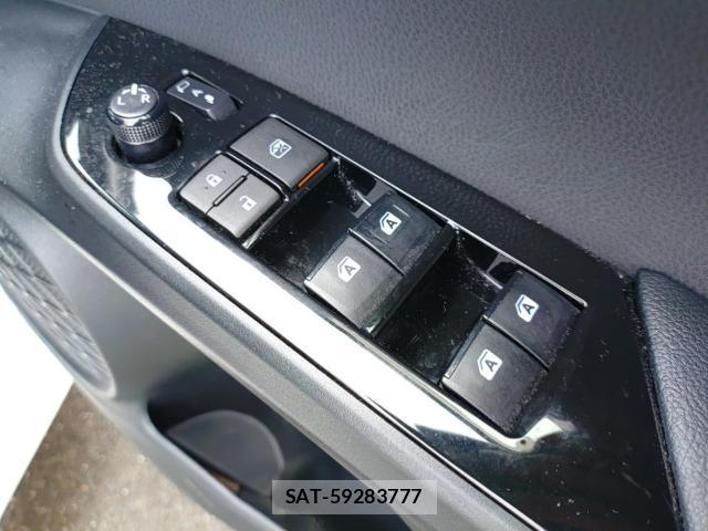 Toyota PRIUS 2017-07 8012095-13