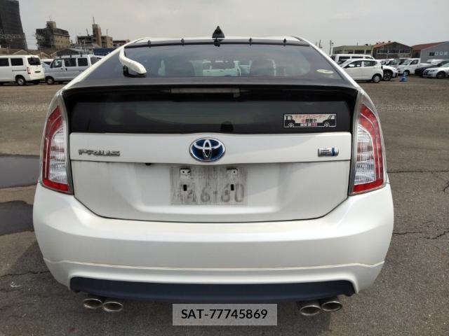 Toyota PRIUS 2013-07 8012105-1
