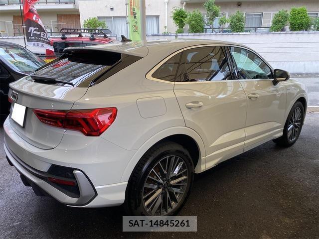 Audi Q3 2021-10 8005808-3