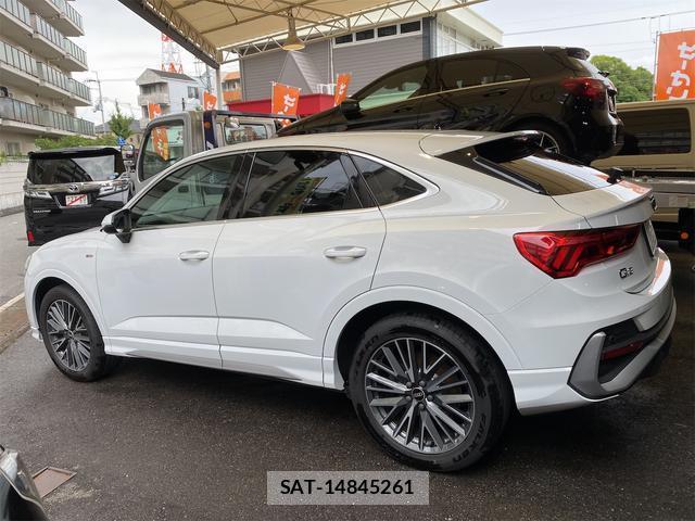Audi Q3 2021-10 8005808-4
