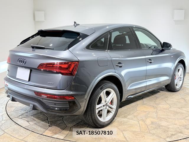 Audi Q5 2021-10 8010954-2