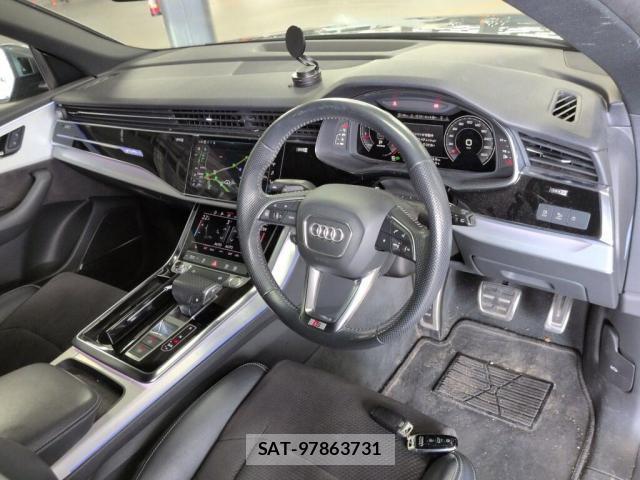 Audi Q8 2019-09 8009370-2
