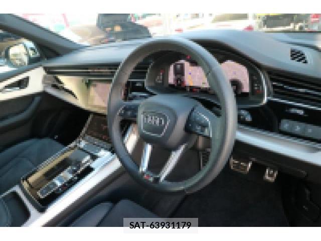 Audi Q8 2019-09 8010960-10
