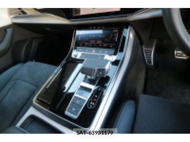 Audi Q8 2019-09 8010960-11