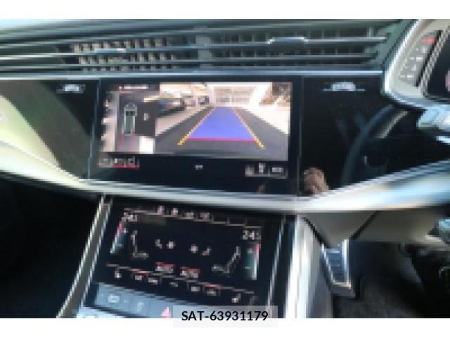 Audi Q8 2019-09 8010960-15