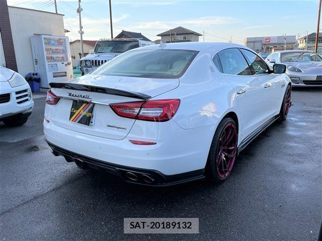 Maserati QUATTROPORTE 2014-09 8004683-13