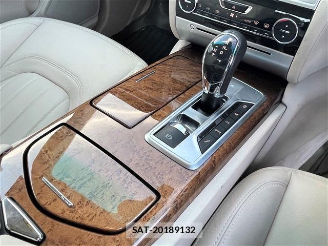 Maserati QUATTROPORTE 2014-09 8004683-15