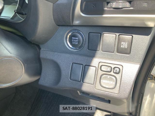 Toyota RACTIS 2011-10 8007906-16