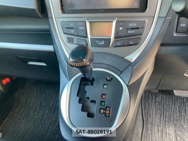 Toyota RACTIS 2011-10 8007906-18