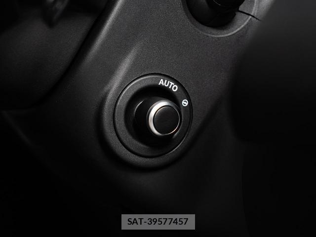 Land Rover RANGE ROVER VELAR 2025-11 8004989-7