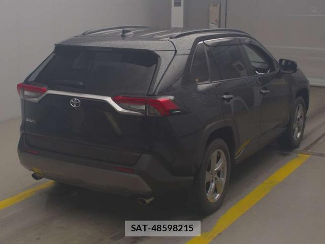 Toyota RAV4 2021-11 8011566-1