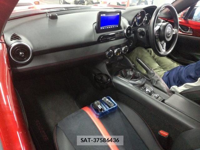 Mazda ROADSTER 2019-03 8009148-2