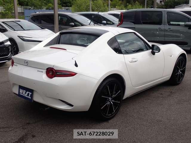 Mazda ROADSTER 2026-01 8010890-1