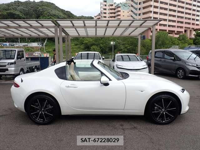 Mazda ROADSTER 2026-01 8010890-10