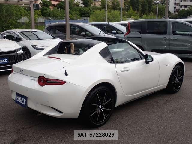 Mazda ROADSTER 2026-01 8010890-11