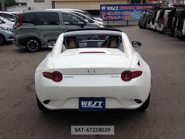 Mazda ROADSTER 2026-01 8010890-12