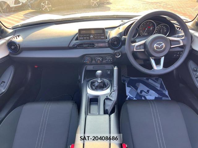 Mazda ROADSTER 2022-03 8005106-1
